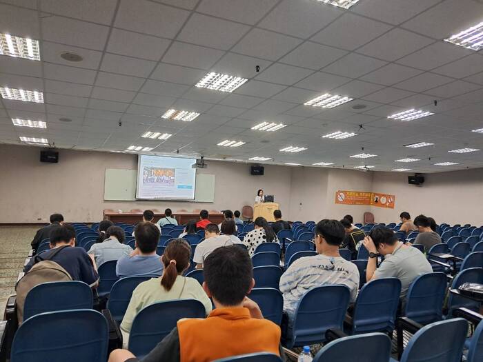 大家專注聆聽中～～～圖片